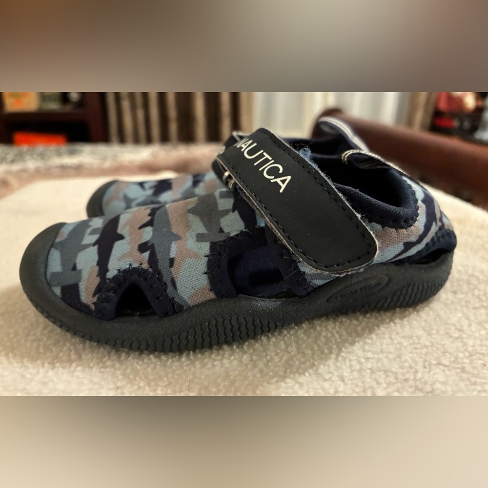 Nautica “Kettle Gulf” Toddler Size 6 Shark Camo Neoprene Velcro Sandals Animals
